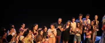 photo les artistes amateurs applaudissent