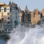 Photo Vague sur la digue de Saint-Malo
