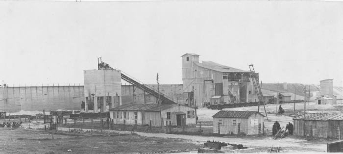 Photo ancienne usine de concassage de galets de Tréguennec