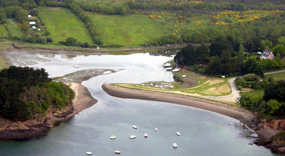 Photo Deux flèches à l'anse du Bourg