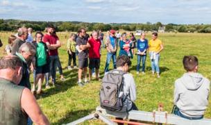 Présentation des chantiers de semis collectifs précoces. Crédit : Morlaix Communauté