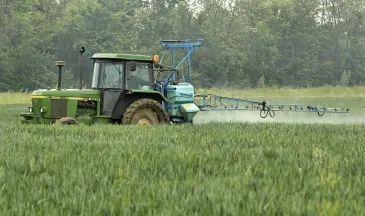Photo de pulvérisation de pesticides