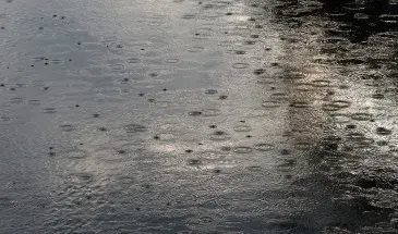 Pluie sur la route