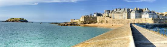 Photo La ville de Saint-Malo à marée haute